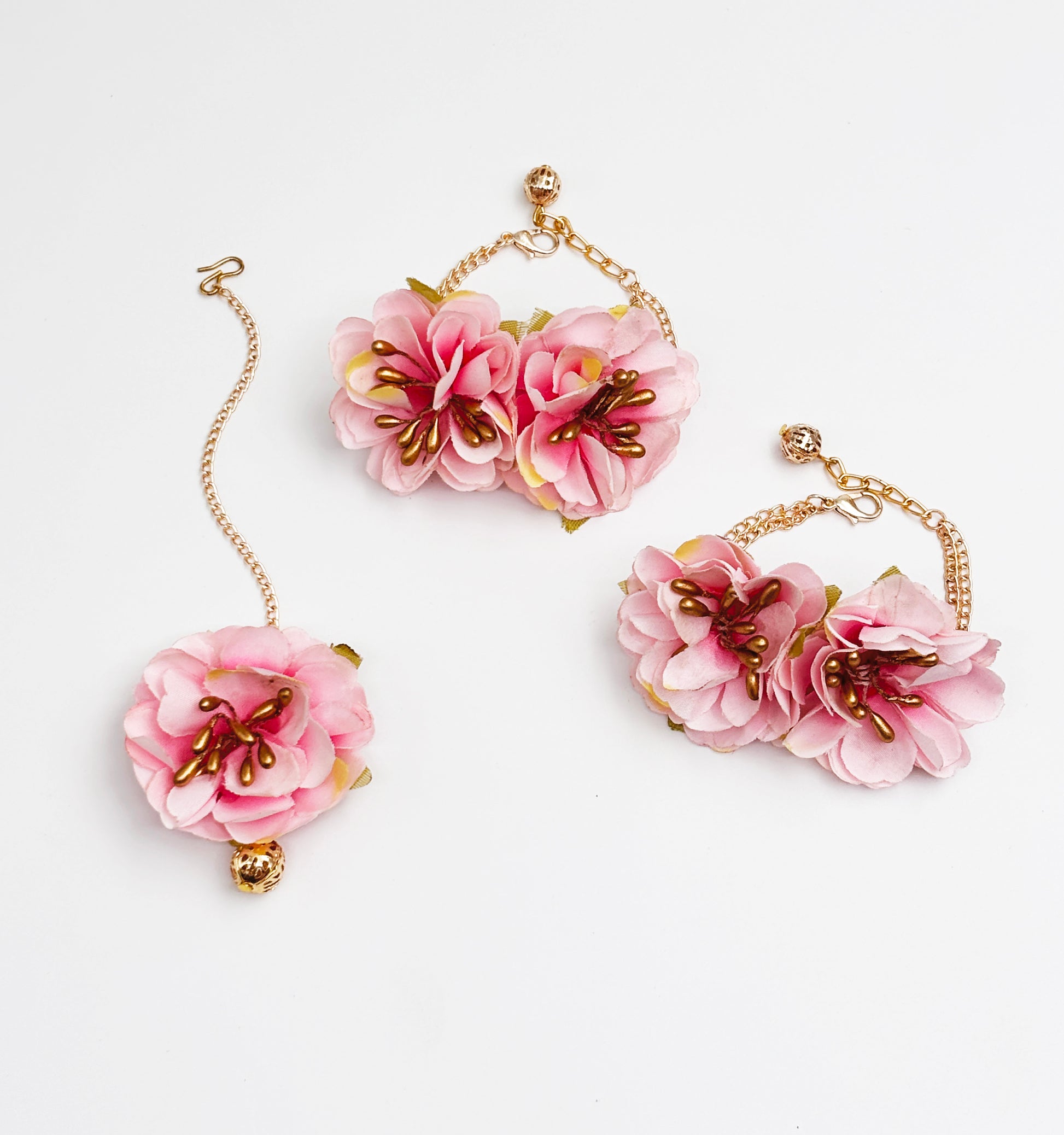 Peehu Floral Bracelets & Maang Teeka Set