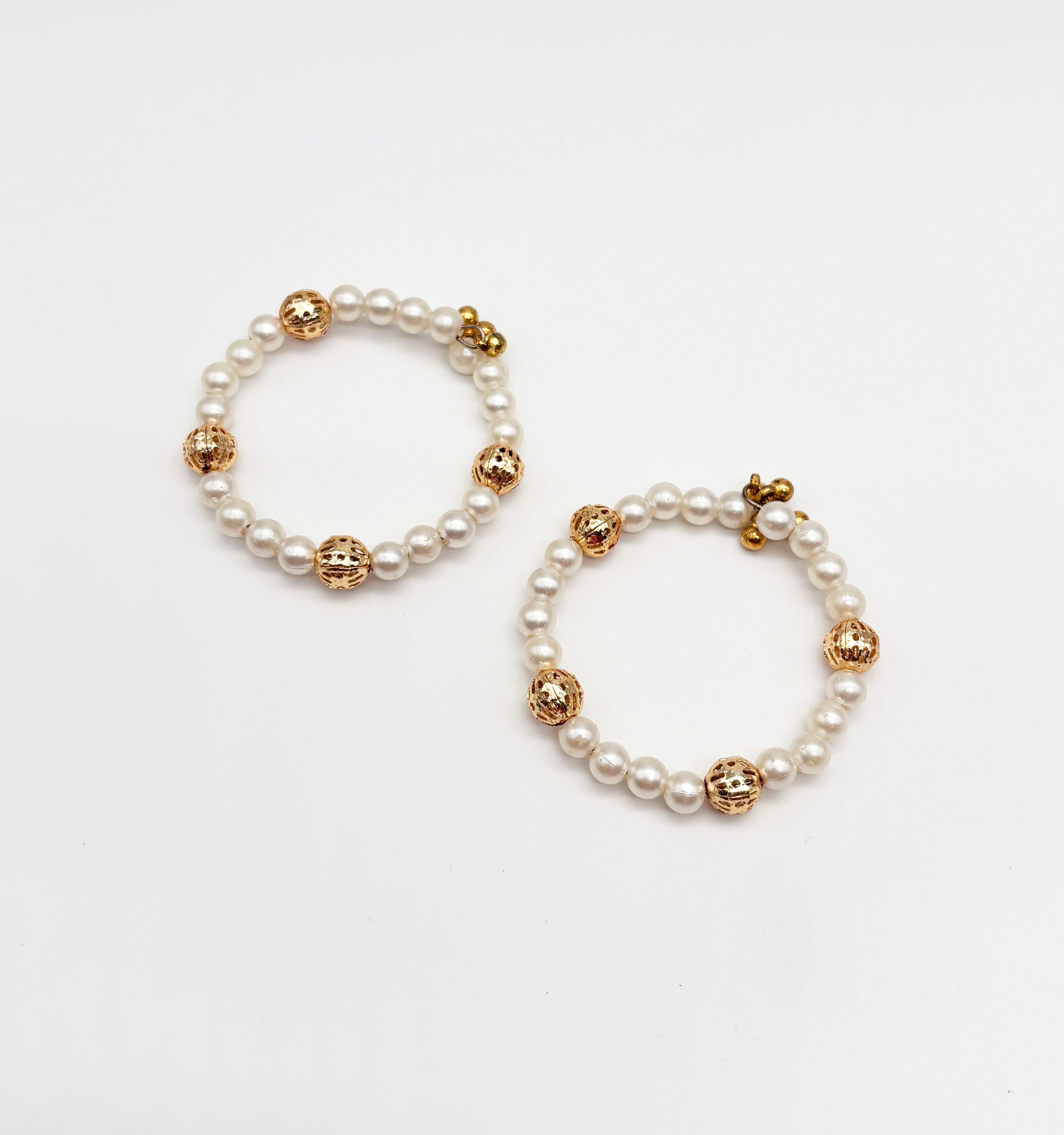 Festive Gift Set of Kundan & Pearl Necklace, 2 Pairs Bracelets, 3 Maang Teeka