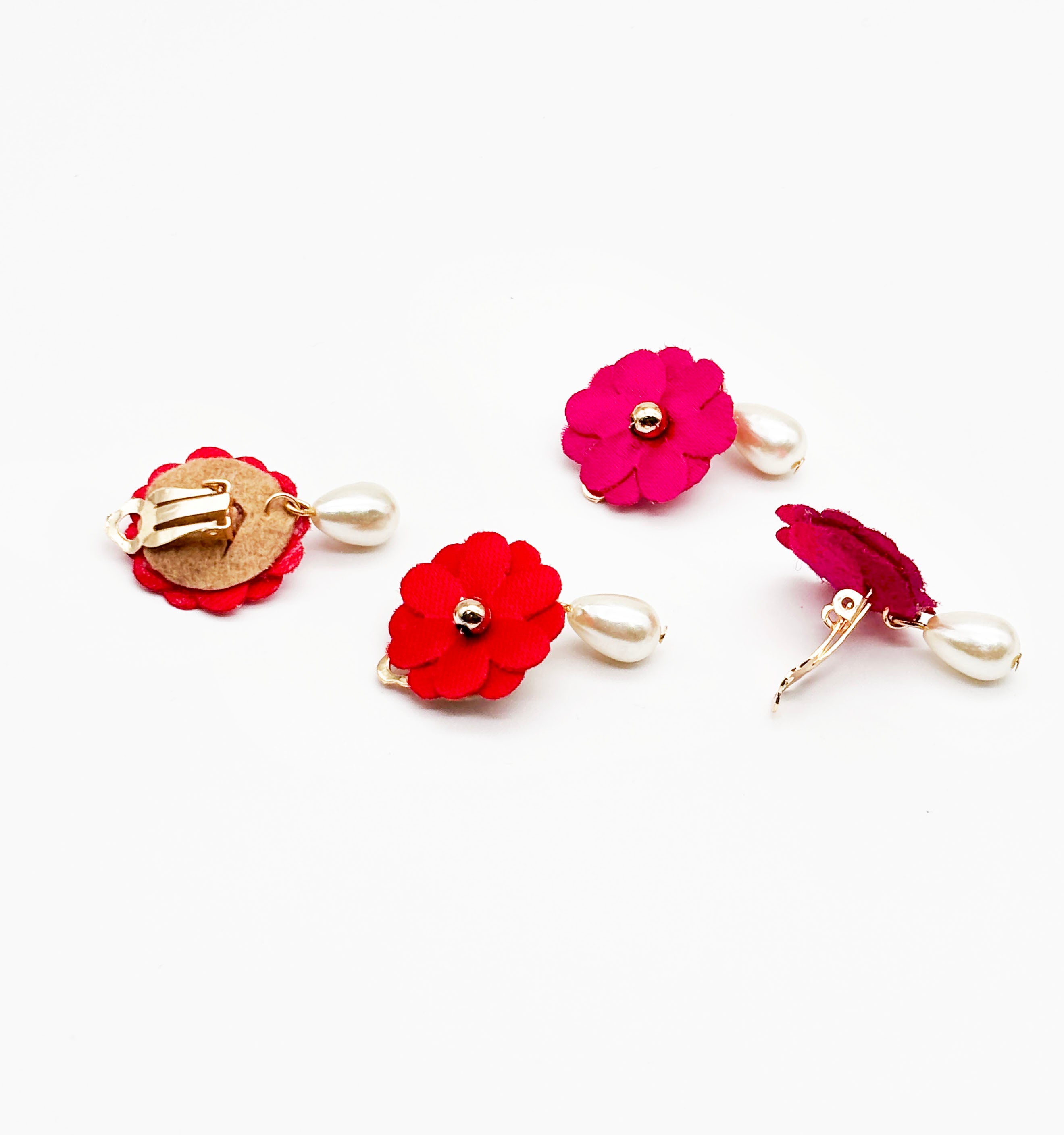 Image of Gift Set Of Rangeen Floral Necklace, 2 Bracelets, Maang Teeka, 2 Pairs Clip on Earrings, 2 Finger Rings