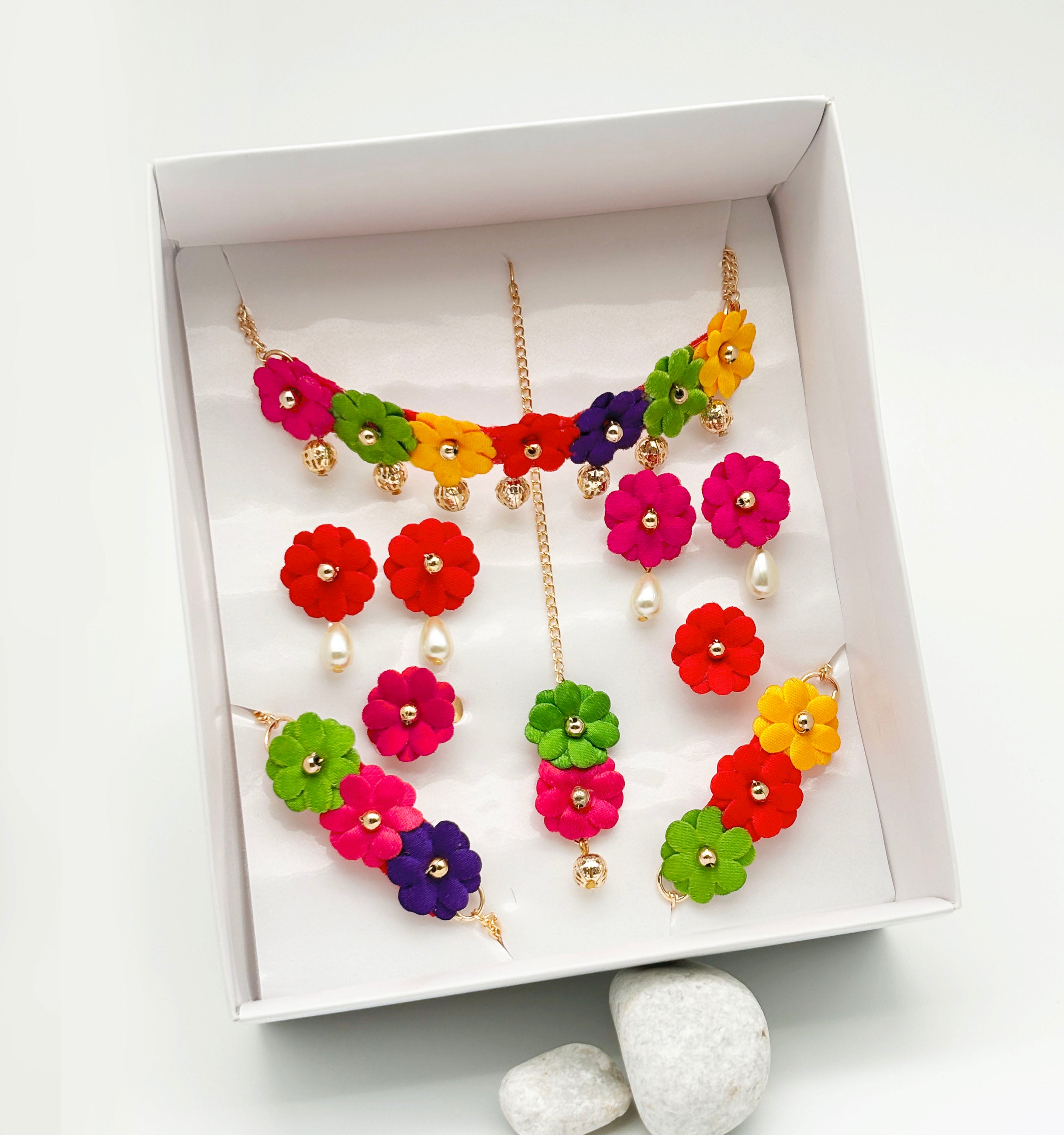 Gift Set Of Rangeen Floral Necklace, 2 Bracelets, Maang Teeka, 2 Pairs Clip on Earrings, 2 Finger Rings