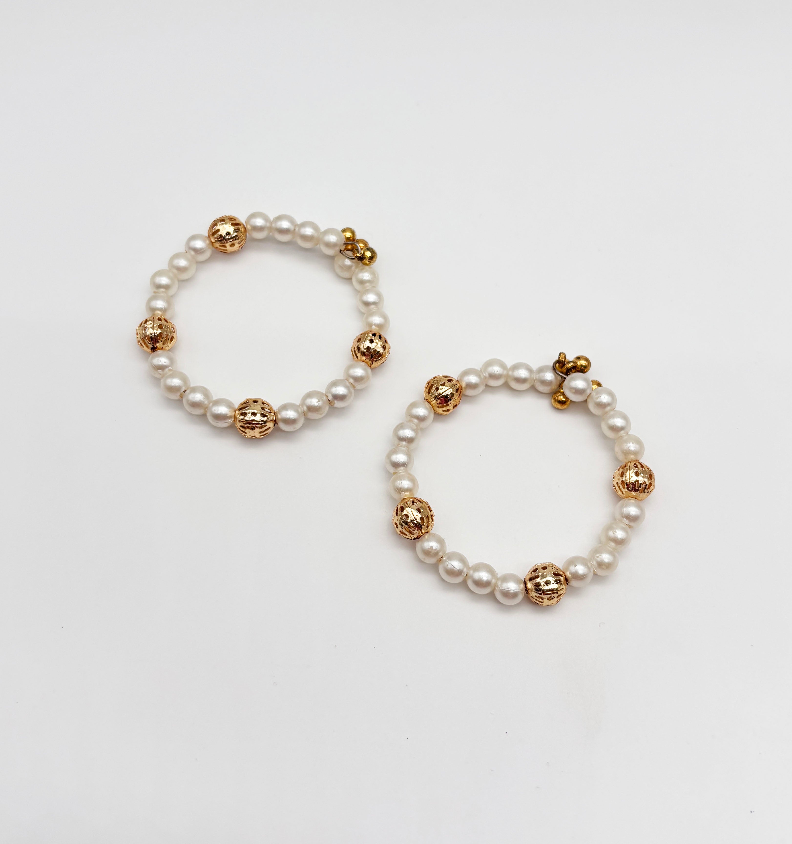 Gift Set Of Festive 4 Maang Teekas, 2 Pairs of Bracelets