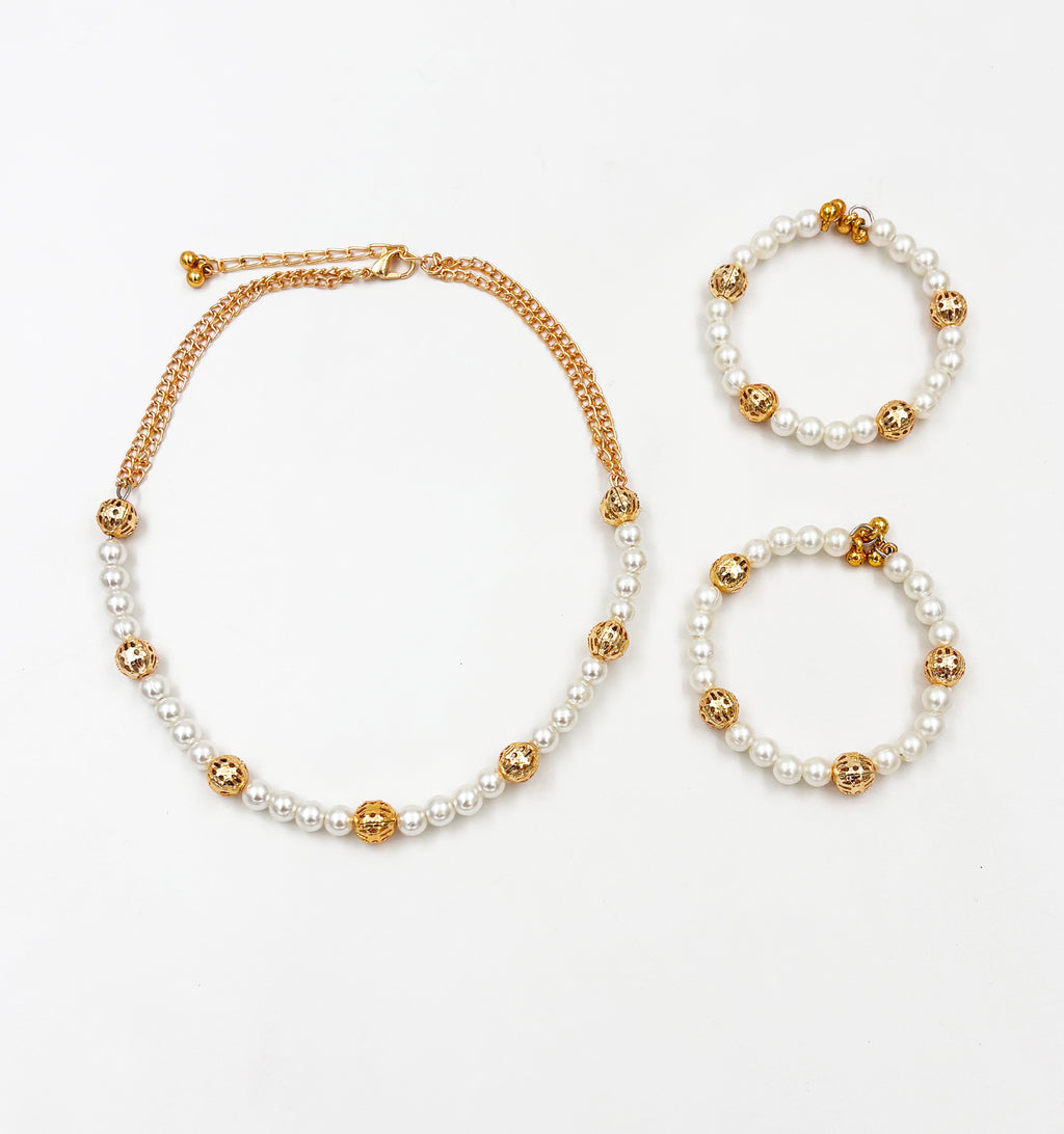 Gift Set Of All Pearls Necklace, 2 Bracelets, Hair Band & a pair of Hair Clips