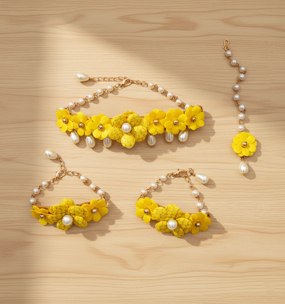 Sadabahar Floral Set of Necklace, 2 Bracelets & Maang Teeka