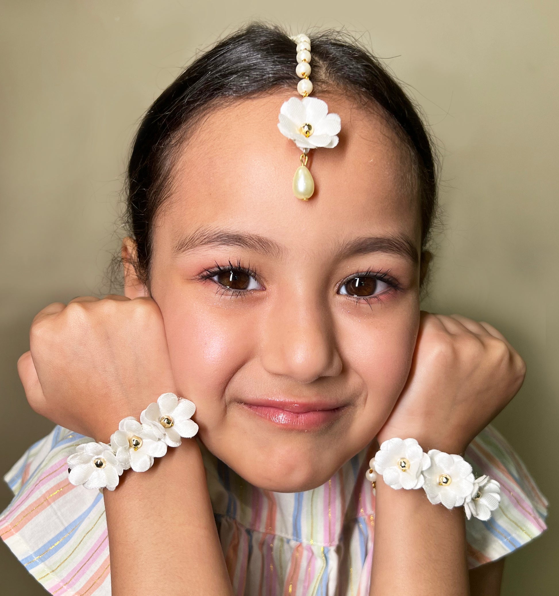 Lavanya Floral Necklace, 2 Bracelets & Maang Teeka Set - White