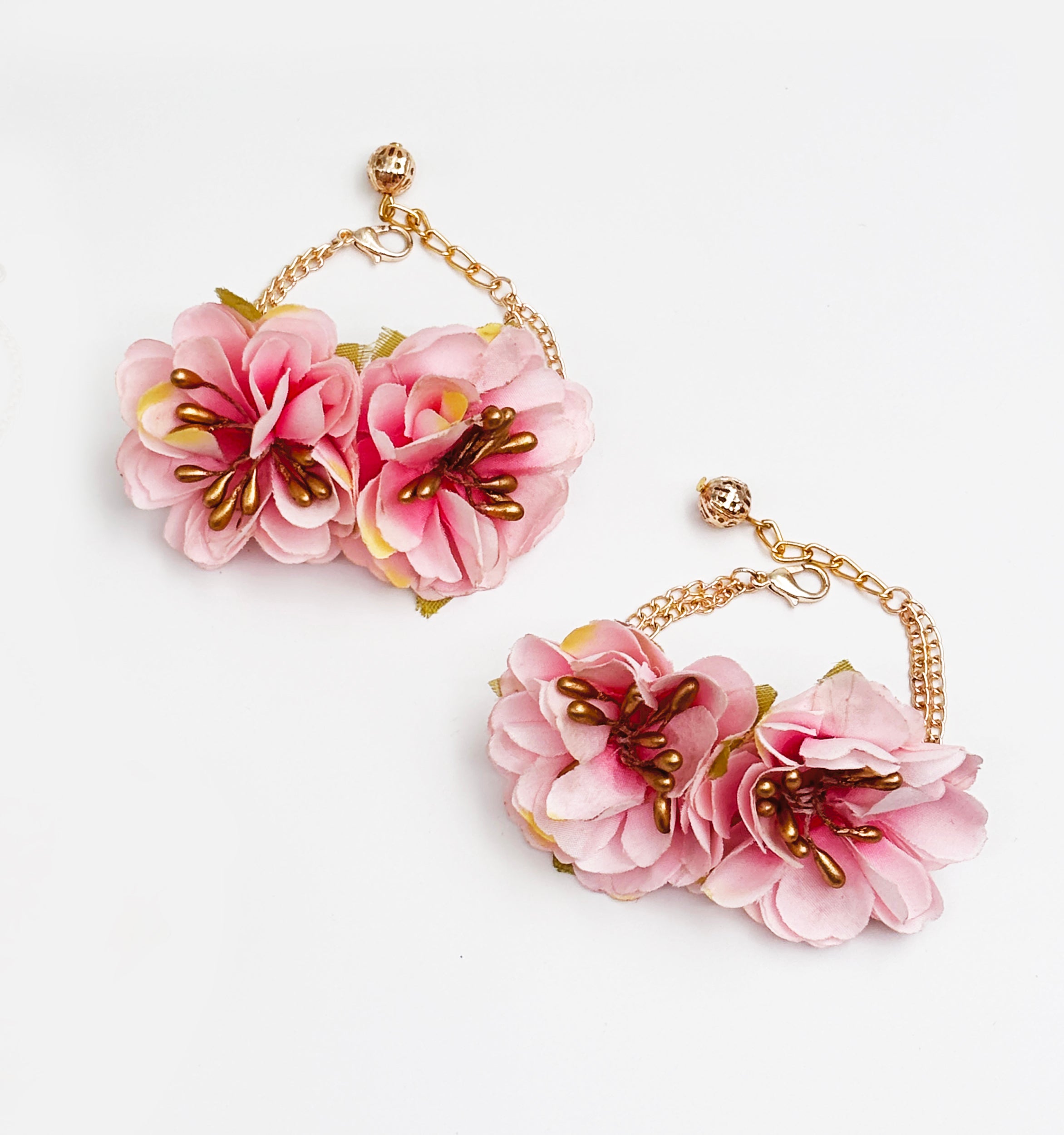 Peehu Floral Bracelets & Maang Teeka Set