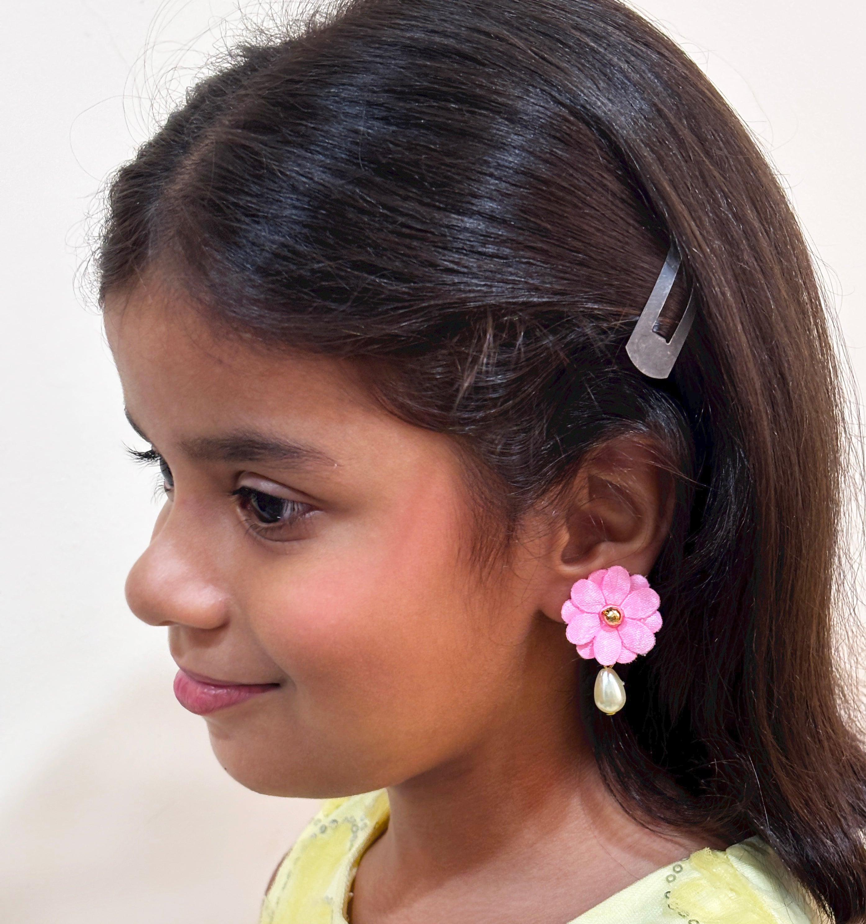 Image of Set of 2 Floral Clip-On Earrings with Pearl Drop