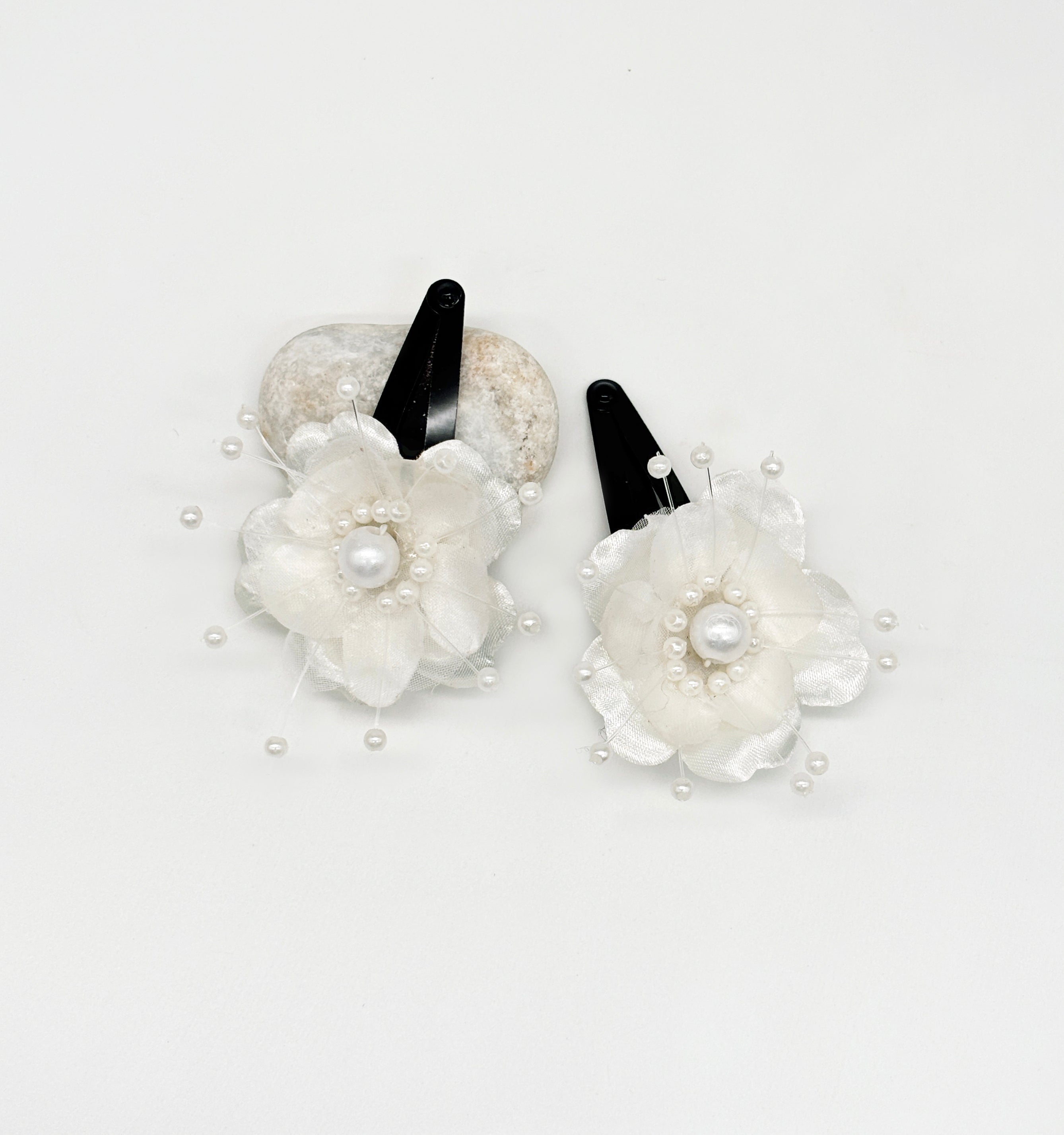Image of Daisy Pearls Hair Clips