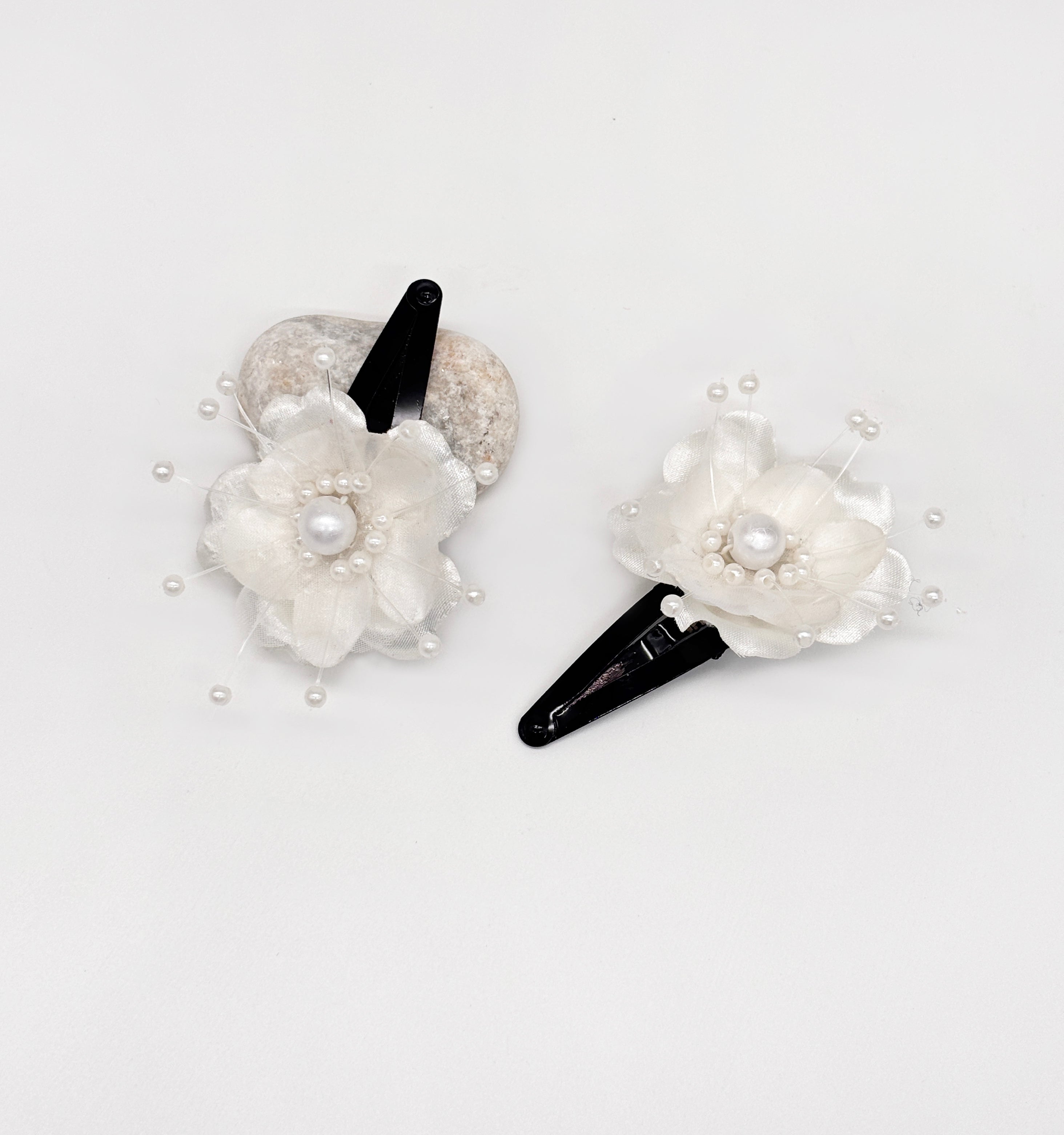 Image of Daisy Pearls Hair Clips