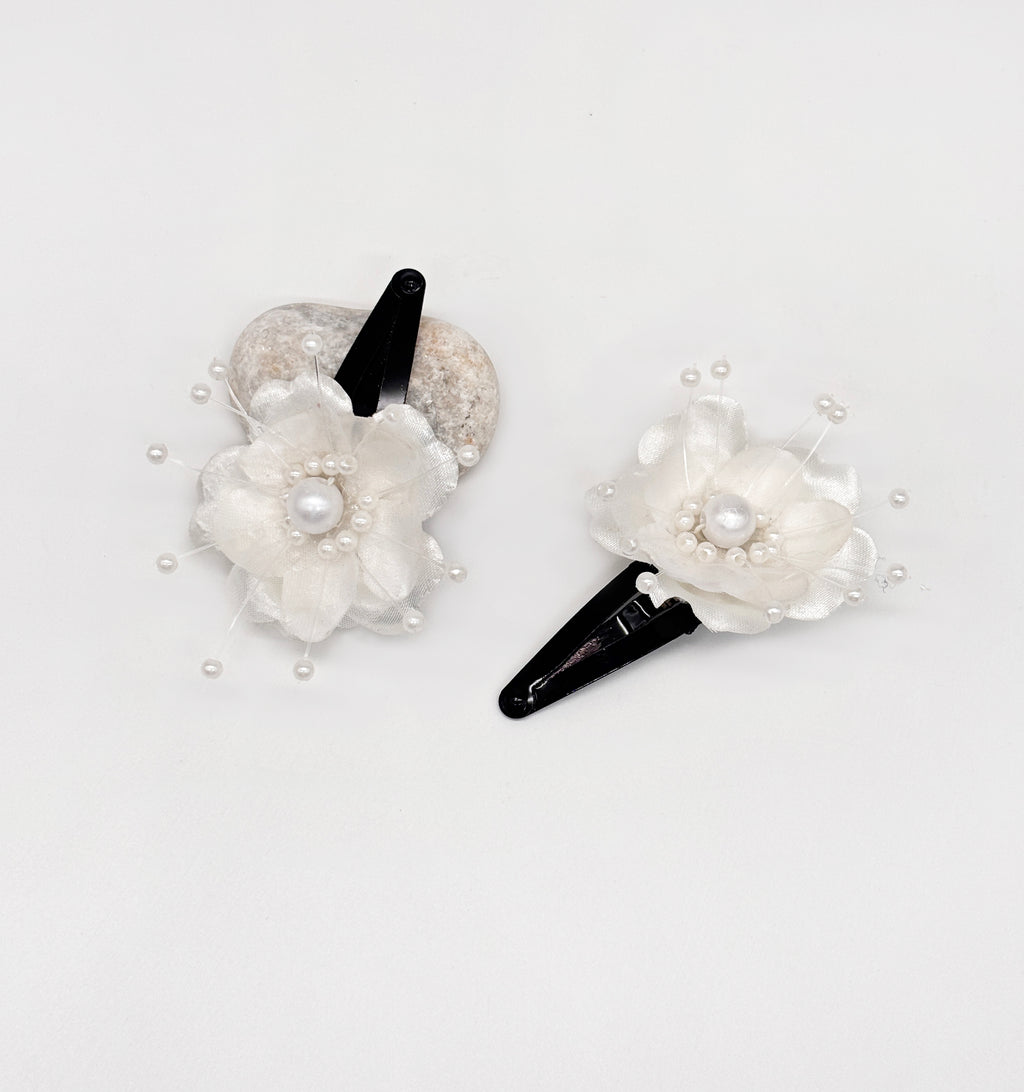 Daisy Pearls Hair Clips