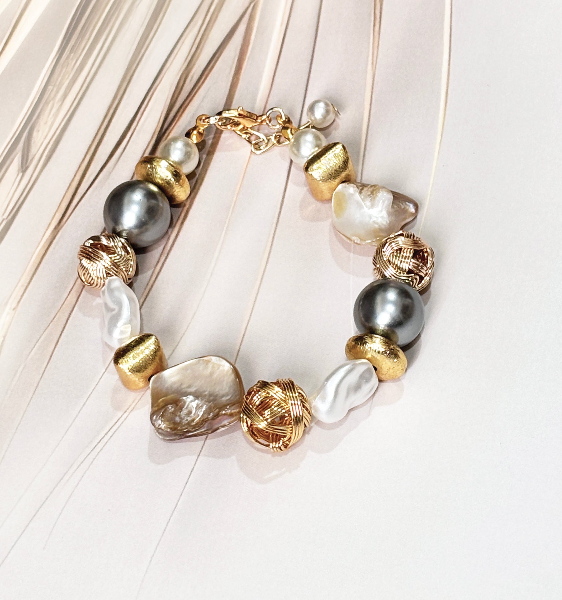 Lunara Pearl Bracelet