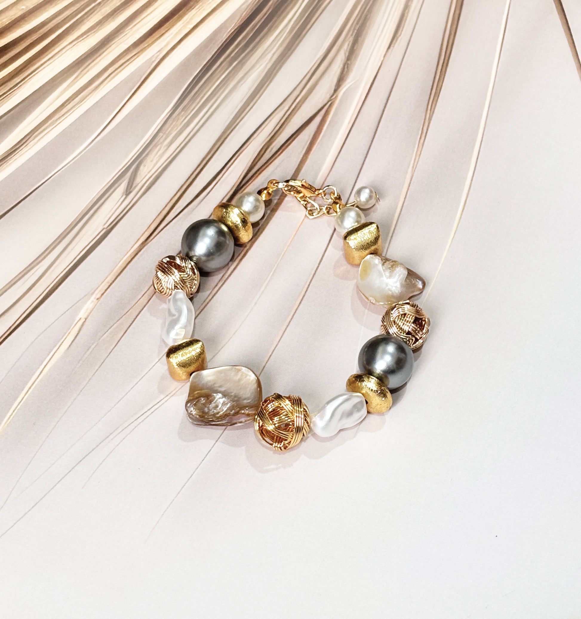 Lunara Pearl Bracelet