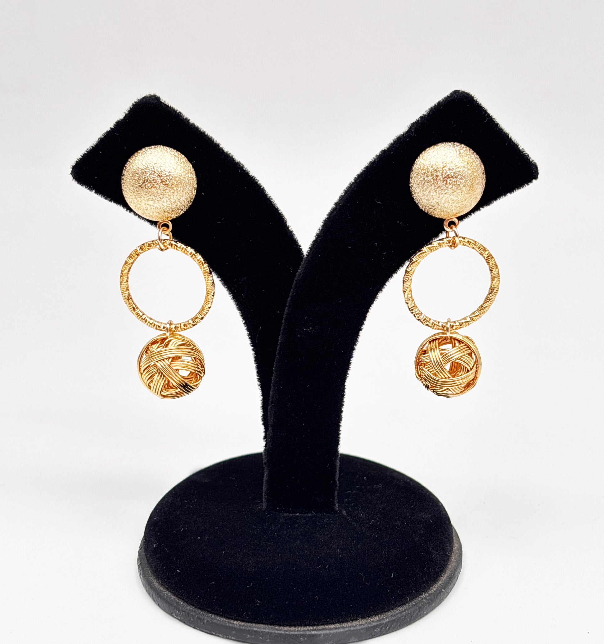Aria Gold Dangle earrings