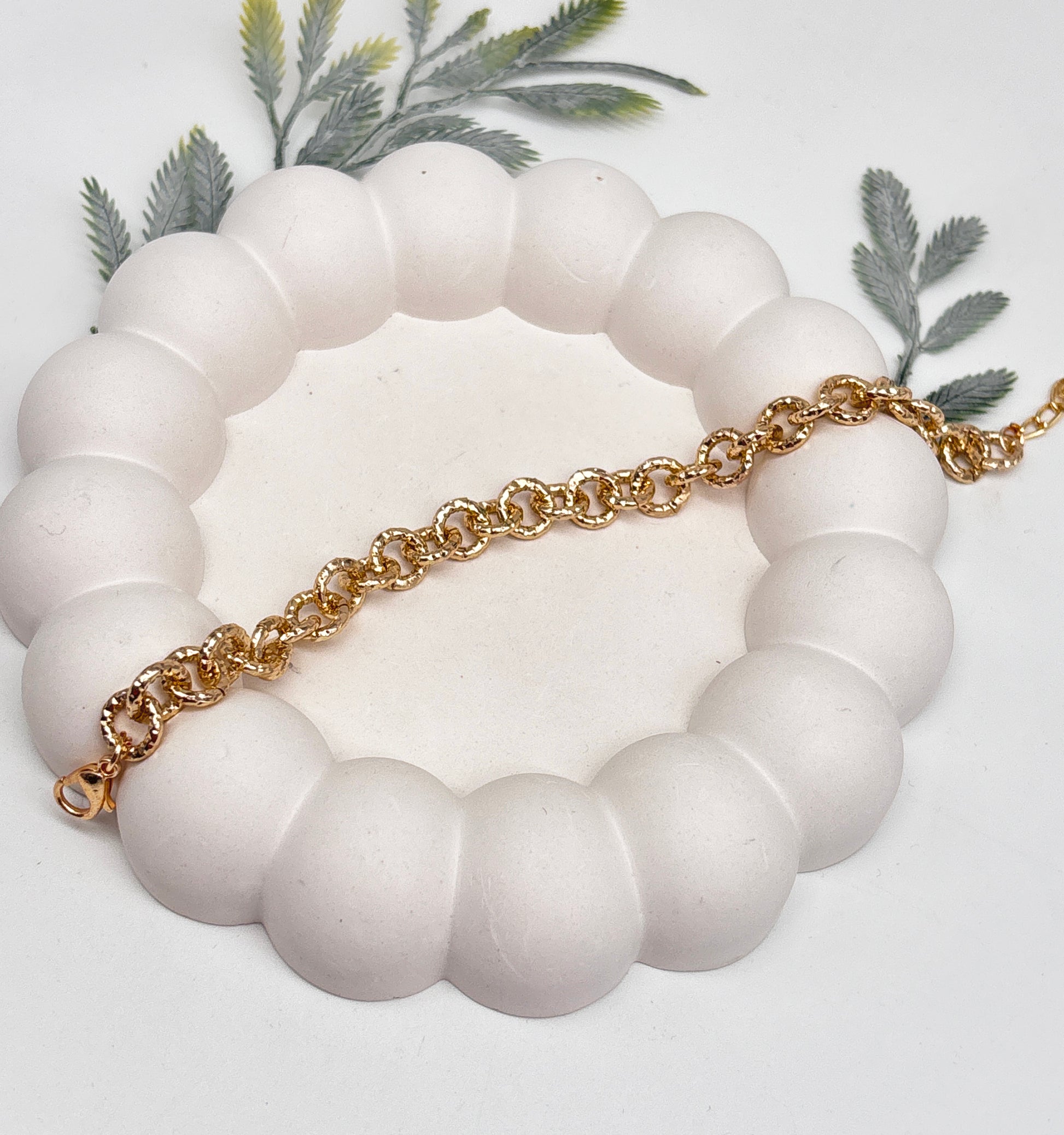 Carolina Gold Link Bracelet: Delicate & Elegant Chain for Everyday Sophistication